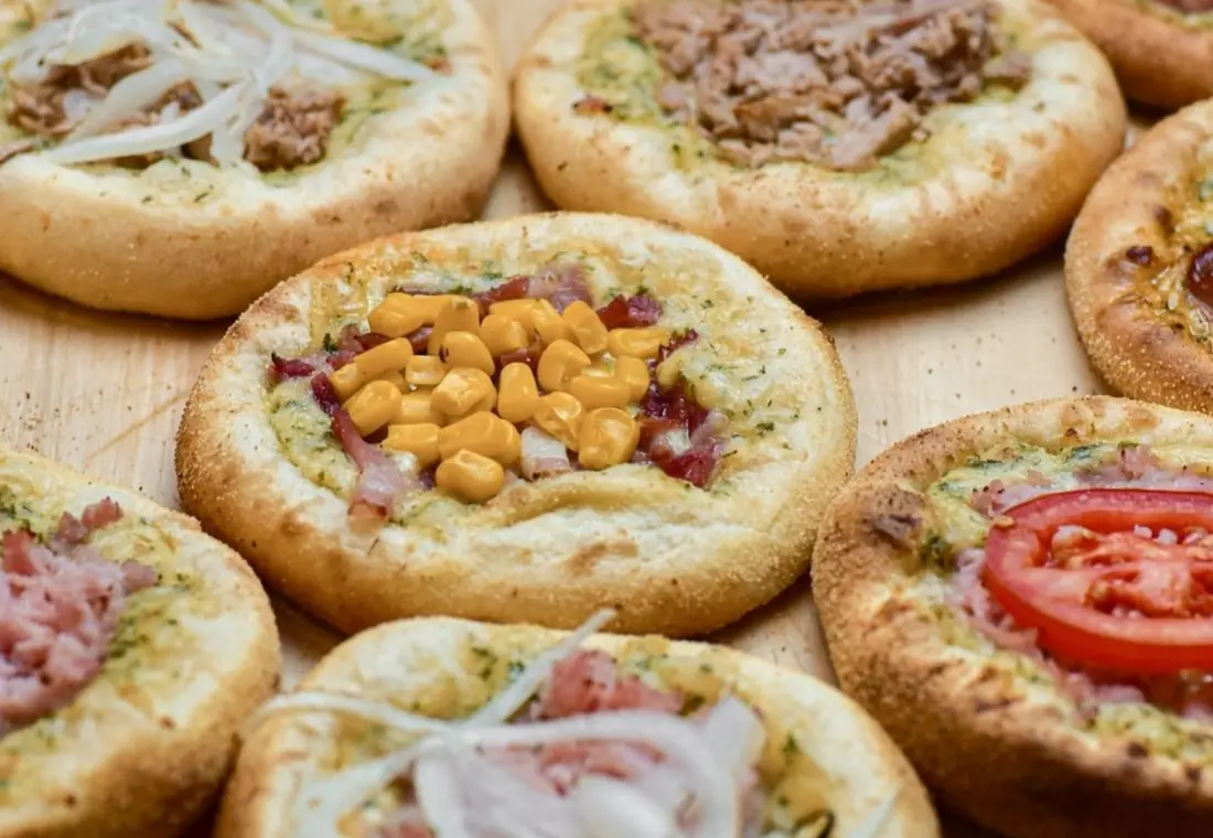 An assortment of freshly baked Paulista esfihas
